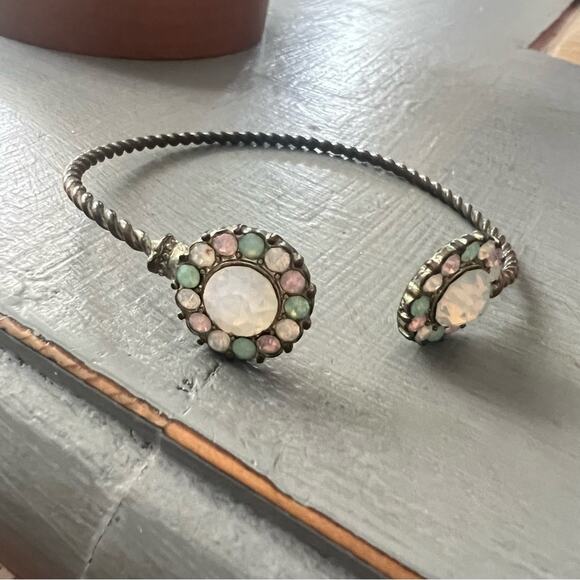 Sabika Like Cuff Bracelet - Picture 4 of 9